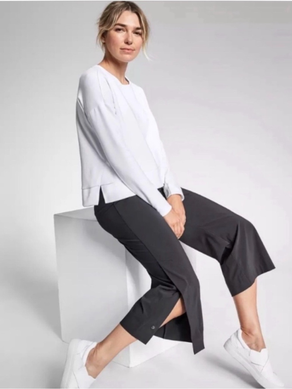 Athleta Black Stretch Wide Leg Crop Snap Hem Travel Office Pants Women’s 4